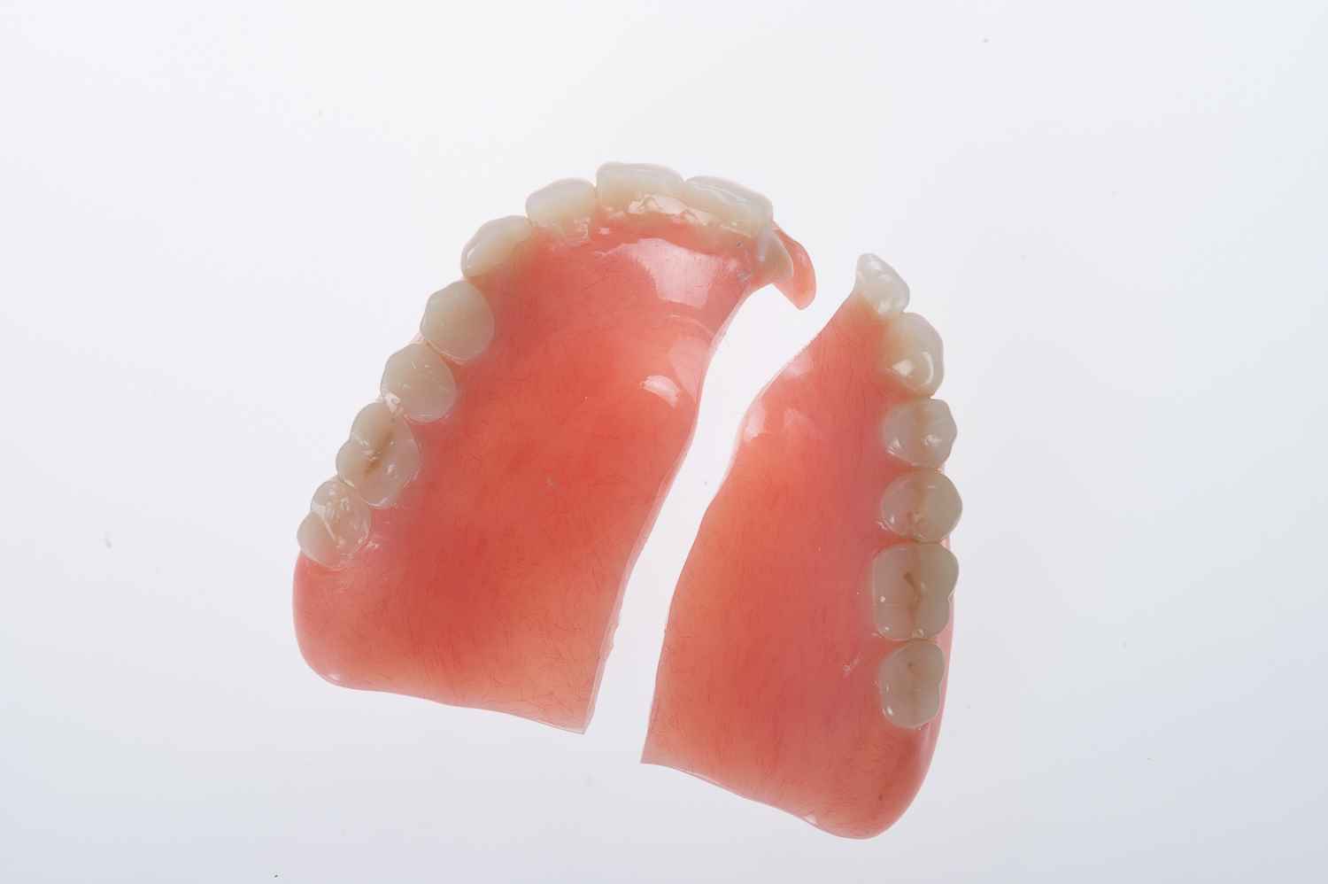 علل شایع شکستن دندان مصنوعی