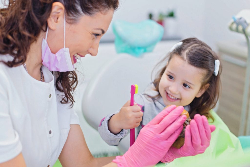 معاینه دندان کودک