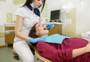 در دوران بارداری چگونه باید از دندان های خود مراقبت کنید؟